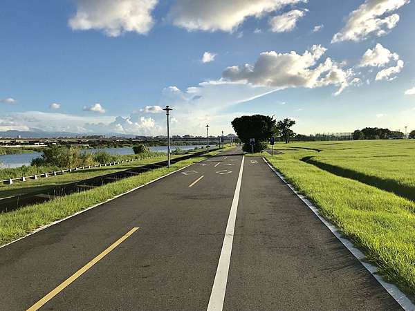 戶外休閒 基隆河自行車道u Bike之旅 汐止 淡水 風景美不勝收 打破你對河濱公園的印象 跟著霏霏一起吃喝玩樂 痞客邦