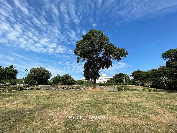 神岡圳前仁愛公園草地