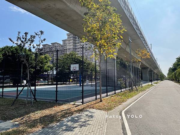 綠空廊道~橋下籃球場