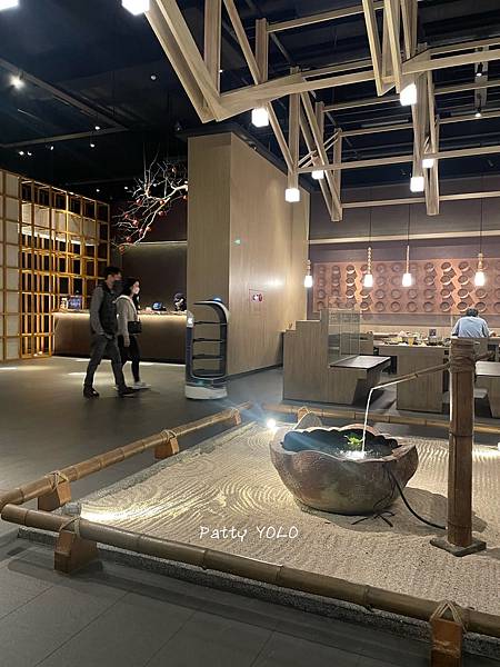 湯棧中清店餛飩機器人帶路 湯棧中清店餛飩機器人帶路