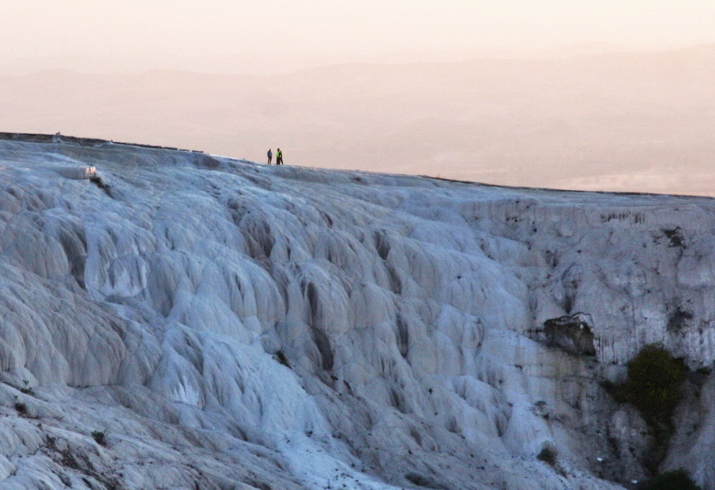 土耳其。棉堡Pamukkale︱赤腳走進雪白幻境。全球唯三天