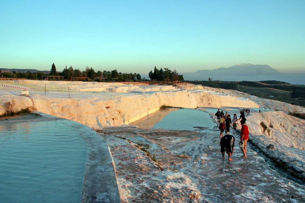 土耳其。棉堡Pamukkale︱赤腳走進雪白幻境。全球唯三天