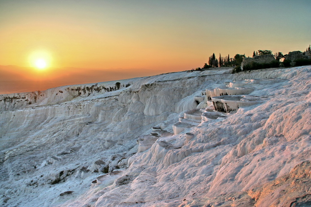 土耳其。棉堡Pamukkale︱赤腳走進雪白幻境。全球唯三天