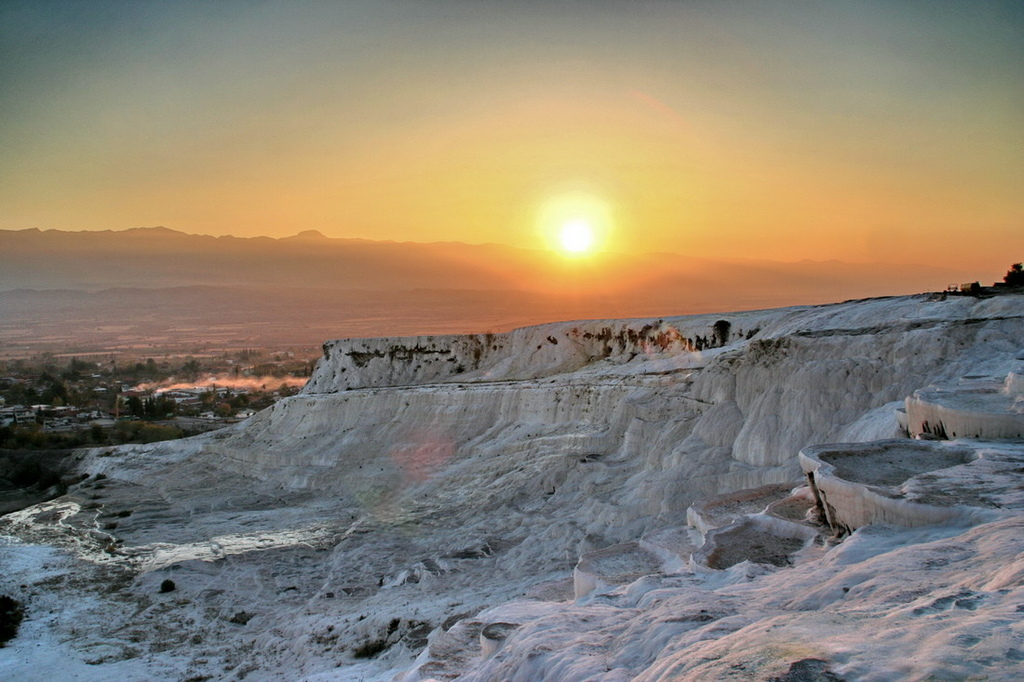土耳其。棉堡Pamukkale︱赤腳走進雪白幻境。全球唯三天