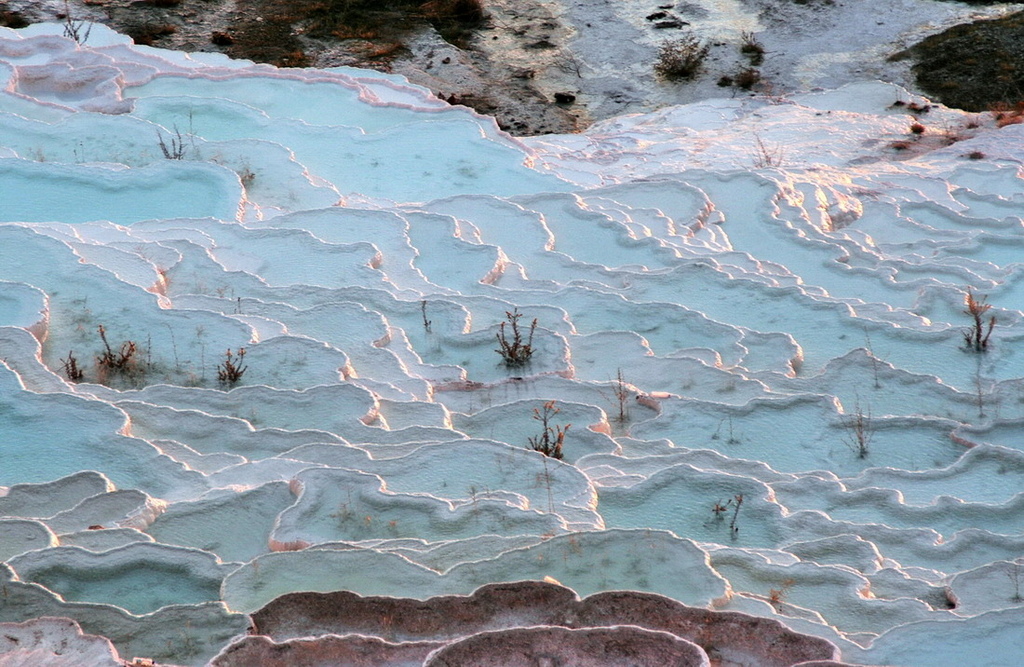 土耳其。棉堡Pamukkale︱赤腳走進雪白幻境。全球唯三天