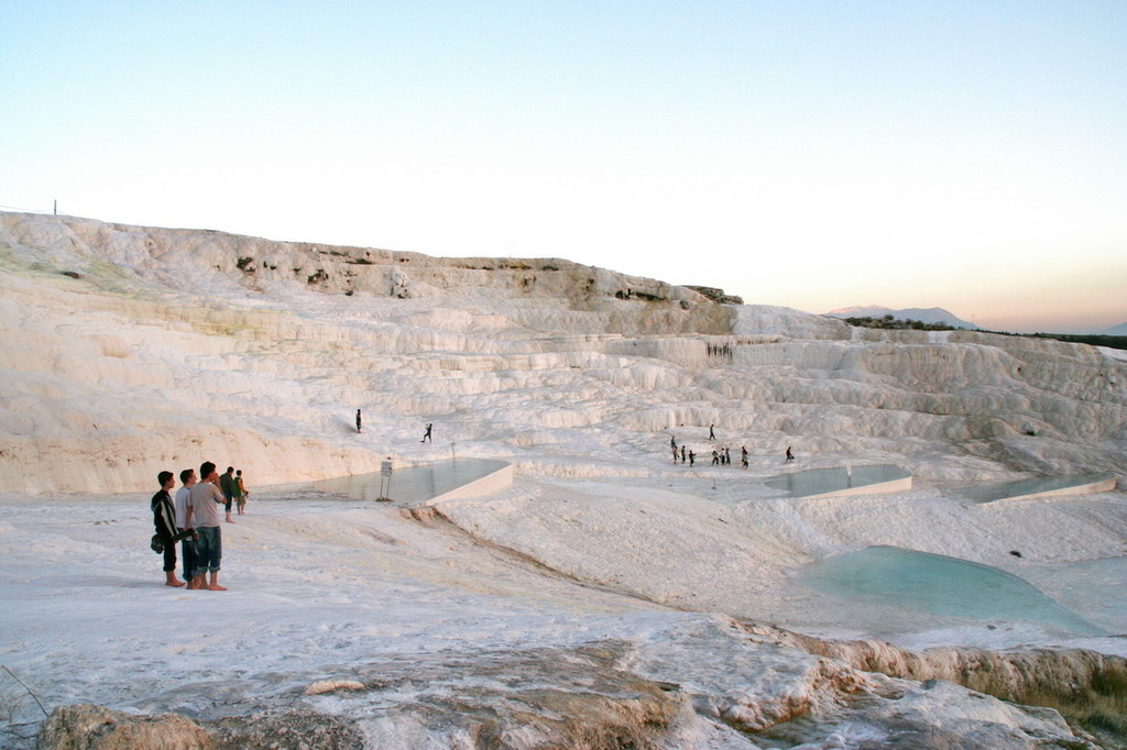 土耳其。棉堡Pamukkale︱赤腳走進雪白幻境。全球唯三天