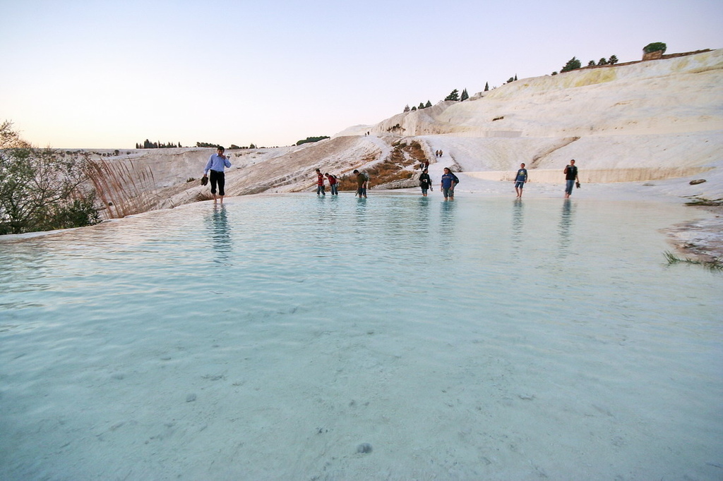 土耳其。棉堡Pamukkale︱赤腳走進雪白幻境。全球唯三天