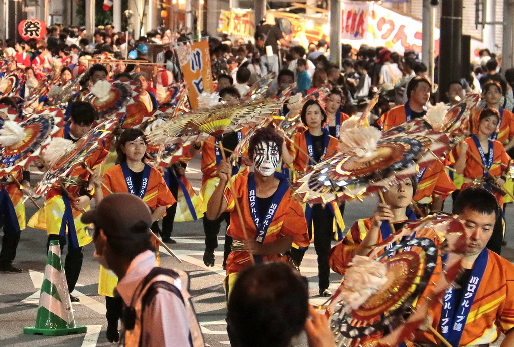 日本鳥取。鏘鏘祭しゃんしゃん祭︱入列《金氏世界紀錄》祭典。4