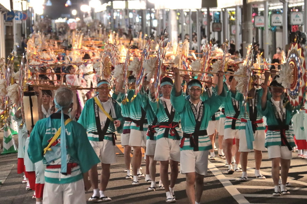 日本鳥取。鏘鏘祭しゃんしゃん祭︱入列《金氏世界紀錄》祭典。4