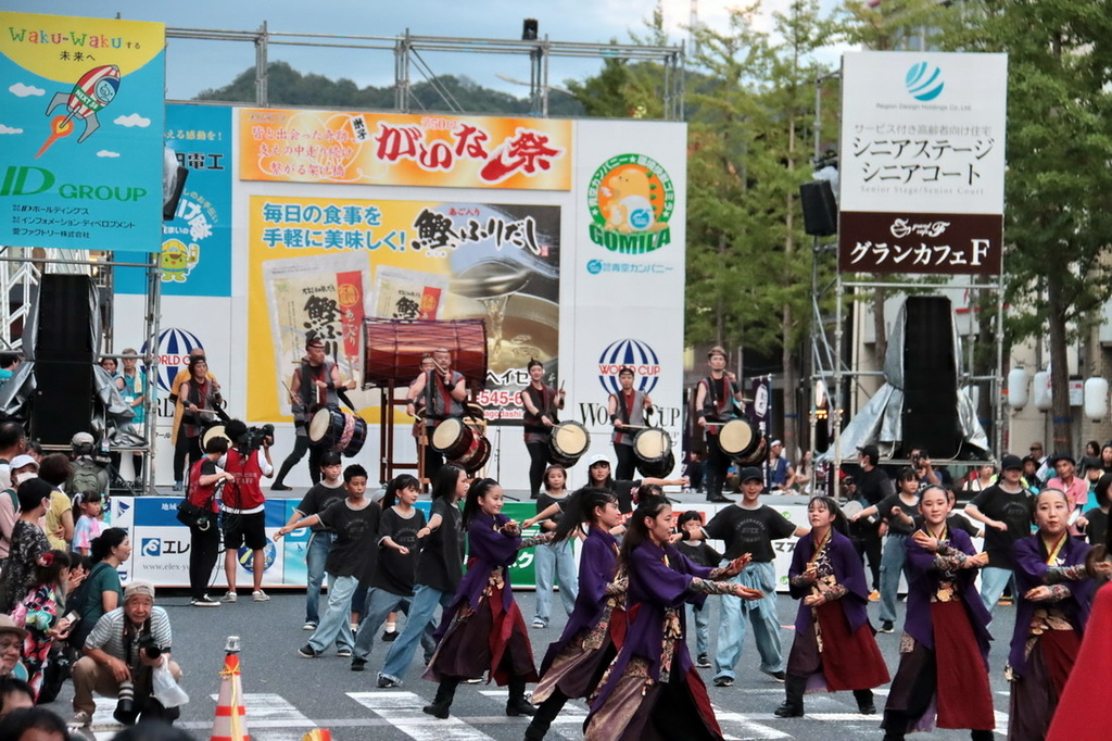 日本鳥取。米子巨大祭 がいな祭り︱萬燈齊飛揚。單人鼎起數十公