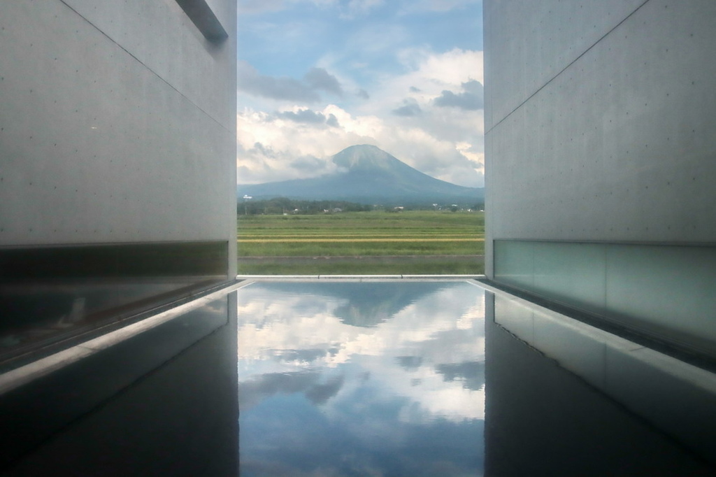 日本鳥取∣植田正治寫真美術館　借景鳥取小富士山。高松伸代表建