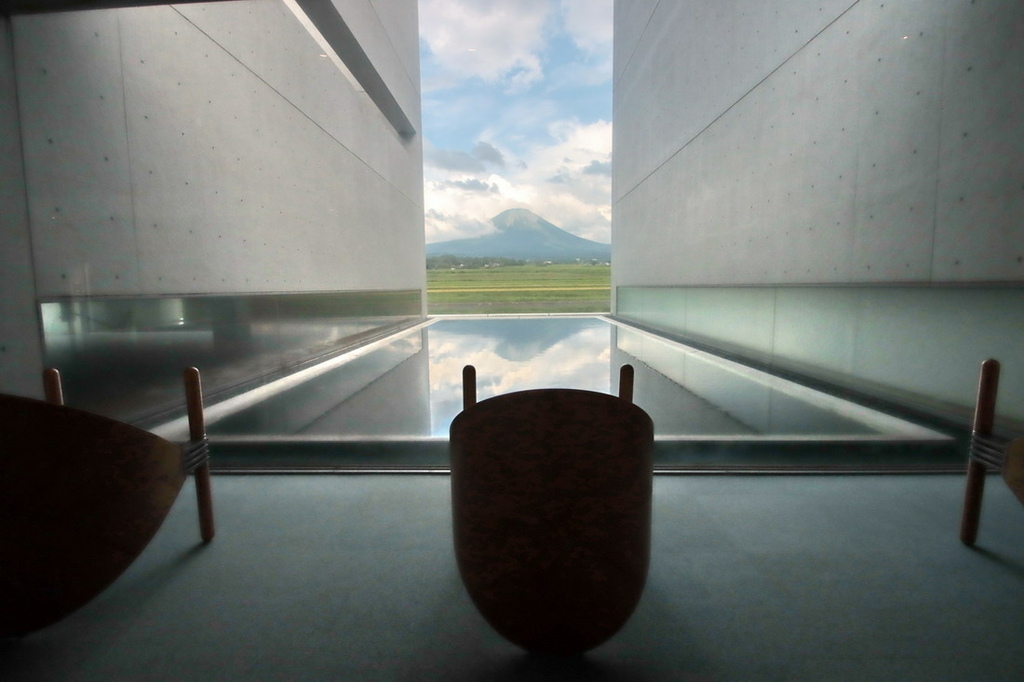 日本鳥取∣植田正治寫真美術館　借景鳥取小富士山。高松伸代表建