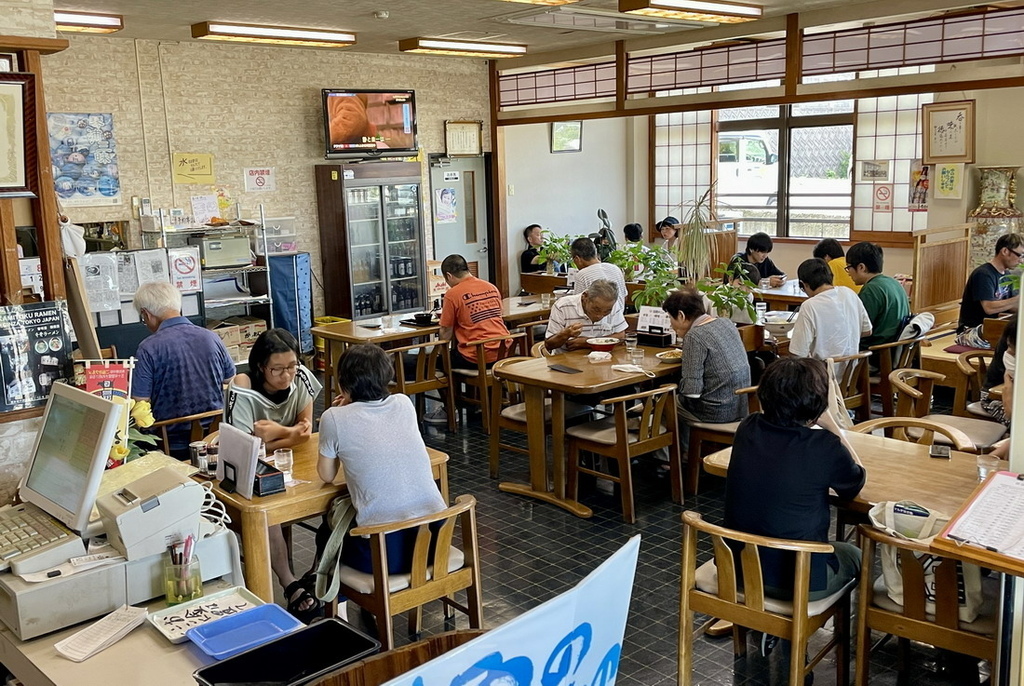 日本鳥取∣香味徳ラーメン。60多年歷史牛骨拉麵。湯頭香氣爆表