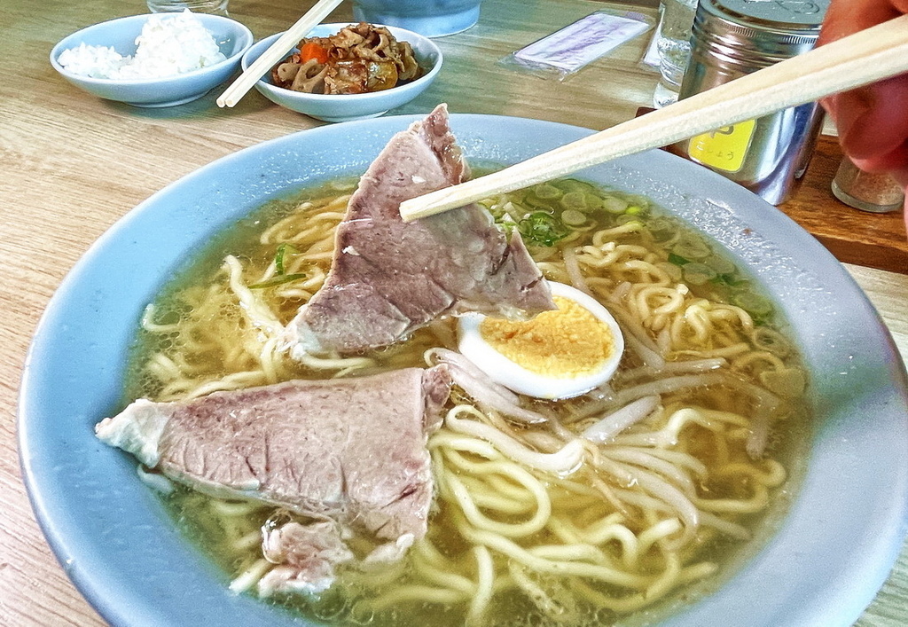 日本鳥取∣香味徳ラーメン。60多年歷史牛骨拉麵。湯頭香氣爆表