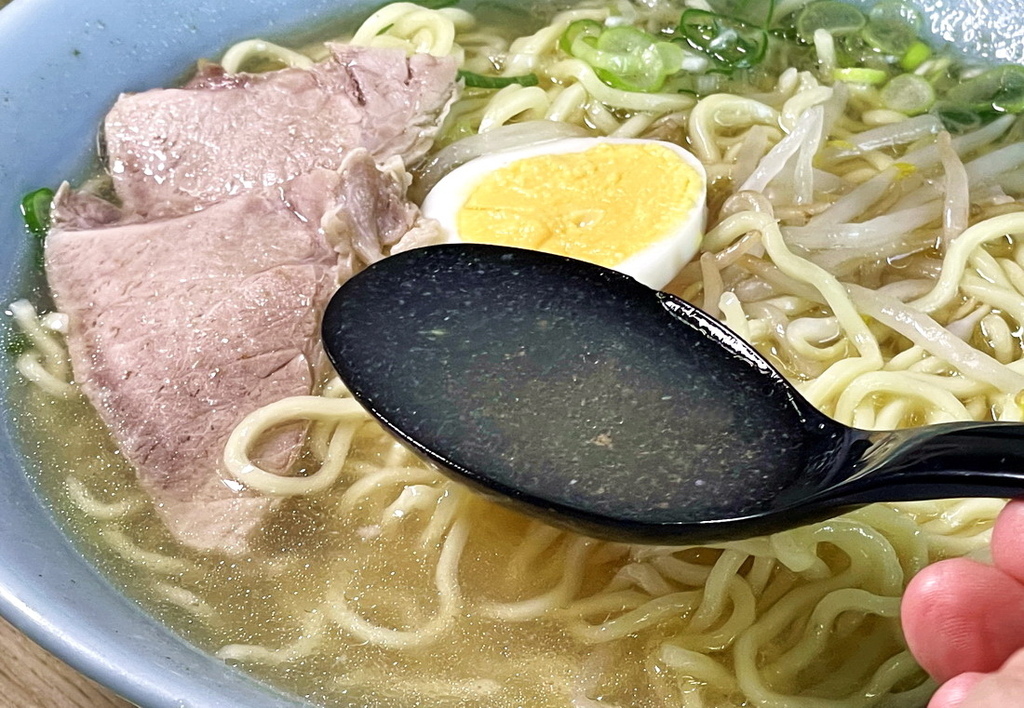 日本鳥取∣香味徳ラーメン。60多年歷史牛骨拉麵。湯頭香氣爆表