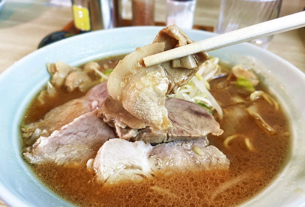 日本鳥取∣香味徳ラーメン。60多年歷史牛骨拉麵。湯頭香氣爆表