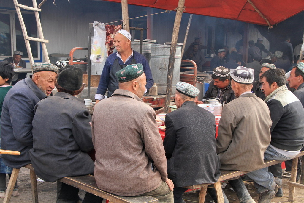南疆喀什∣牛羊大巴扎。維吾爾族男性專屬。中國最大牲畜交易市場