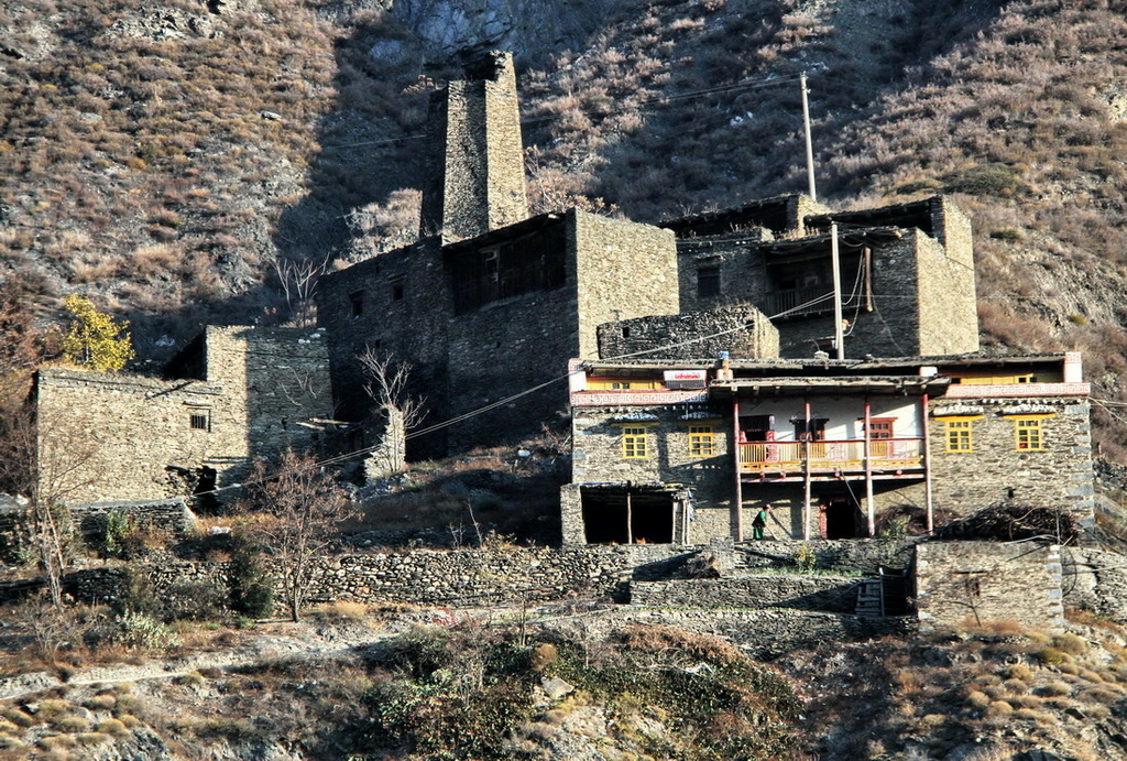 四川∣色爾古藏寨。阿壩州的小布達拉宮。登高4860公尺、眺望