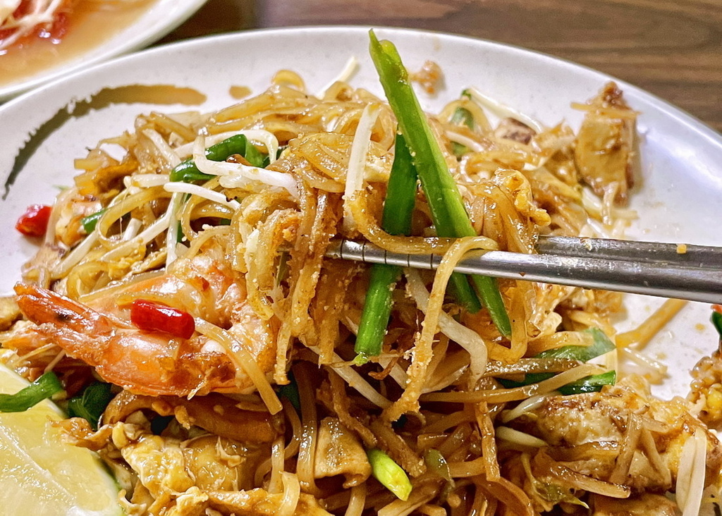 捷運昆陽站∣正宗泰國菜。泰國人開的地道泰式小吃店。吃完後覺得