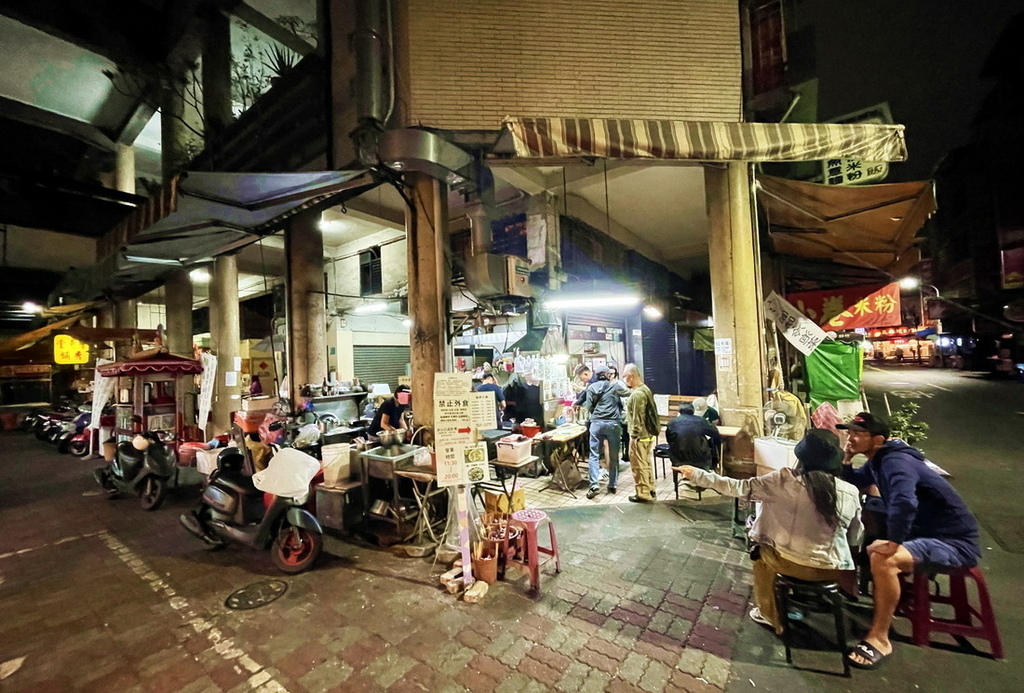 台南中西區∣福昇小食鱔魚意麵。永樂市場騎樓下人氣老店。經典小