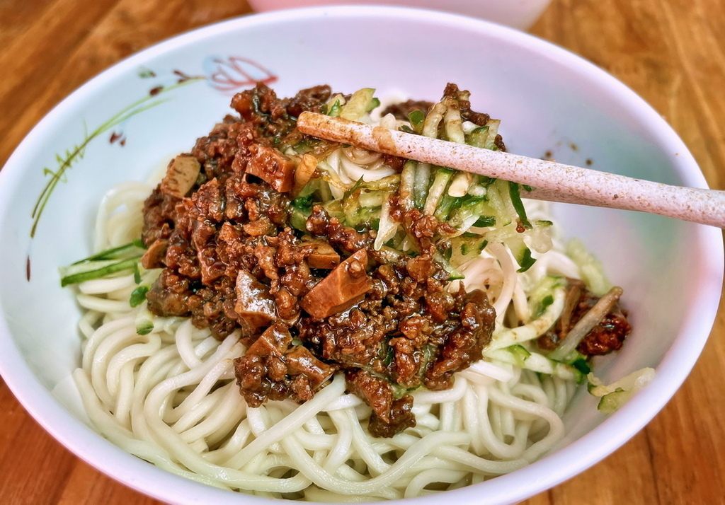 台南東區∣香圃麵店。充滿麻油香氣、吃過難忘白滷滷味。台南人氣