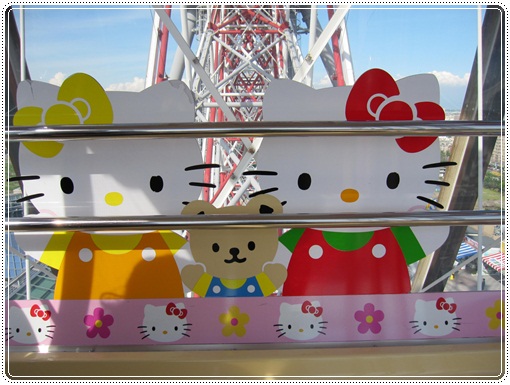 車廂裡可愛的Hello Kitty貼貼