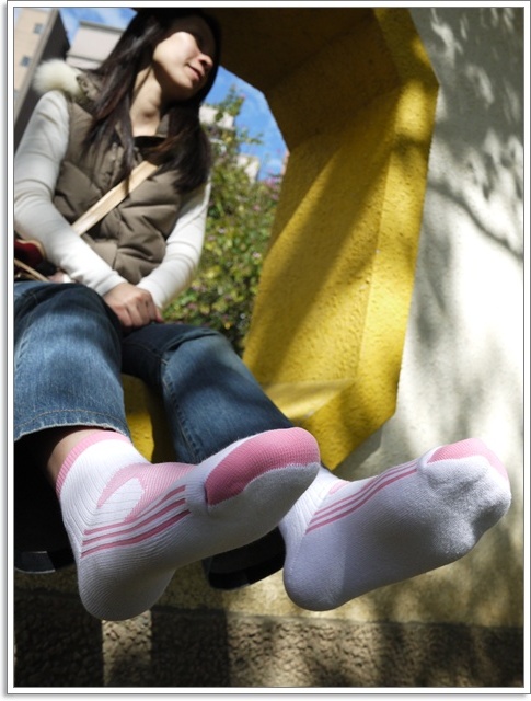 最后对於爱美的女生们, footer有专属的女款除臭袜系列 (另外有为小