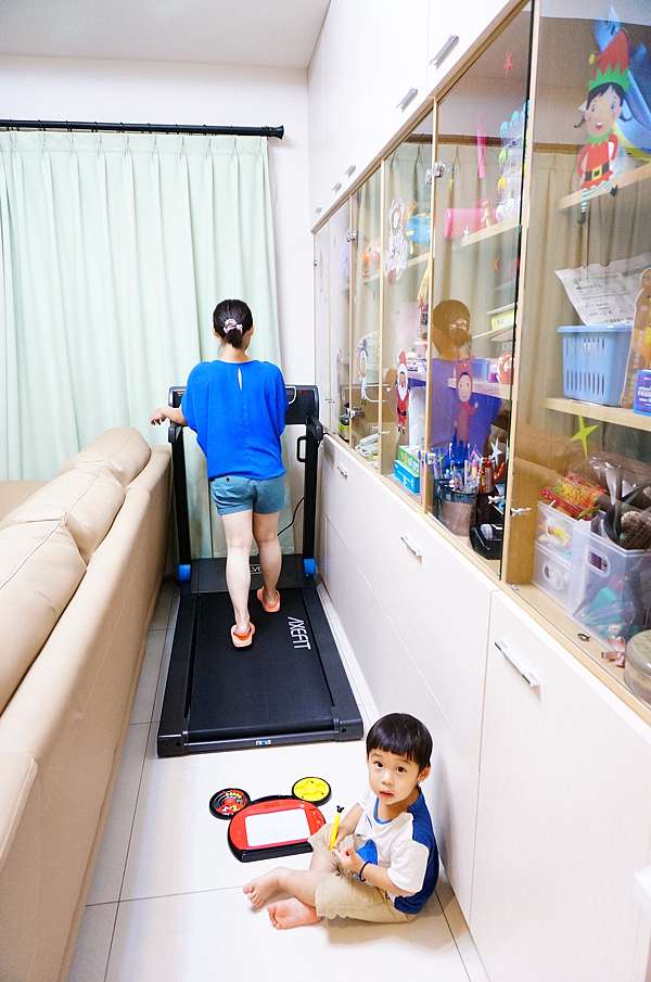 電動跑步機 Axefit進化者2 免安裝51公分大跑道一買 大人小孩通通都給我跑起來 人生似迷路 迷路是人生 痞客邦