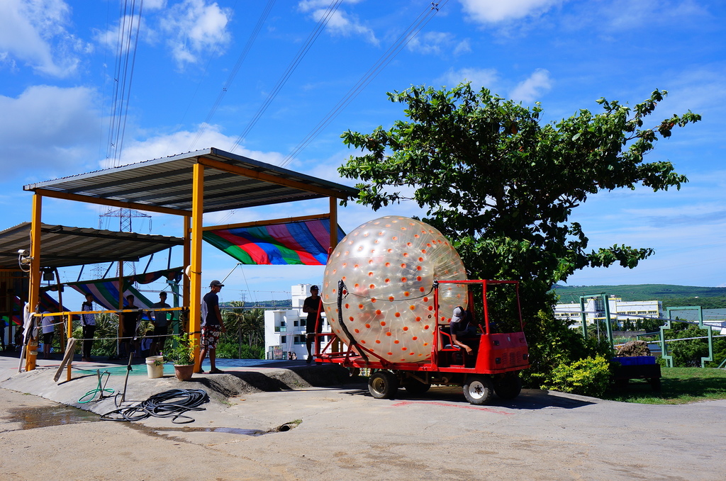 哈利波特草地飛球場騎沙灘車 (3).JPG