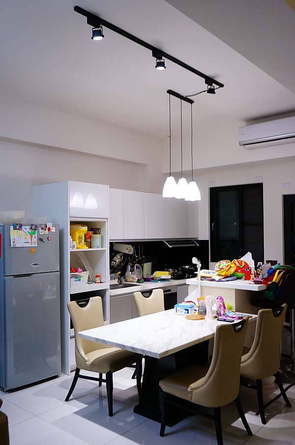 Led軌道燈15w 4尺led廚櫃燈 洗碗不淨胡亂刷 光源不足藉口話 廚房燈光再進化 吃飯洗碗明亮誇 便宜改裝亮昇華