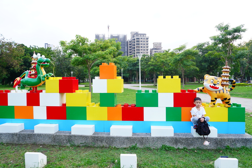 高雄親子火車遊︱鳳儀書院、科工館3D電影、萬年季 (183).JPG