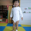 2010.04.28-單腳襪子造型很酷吧