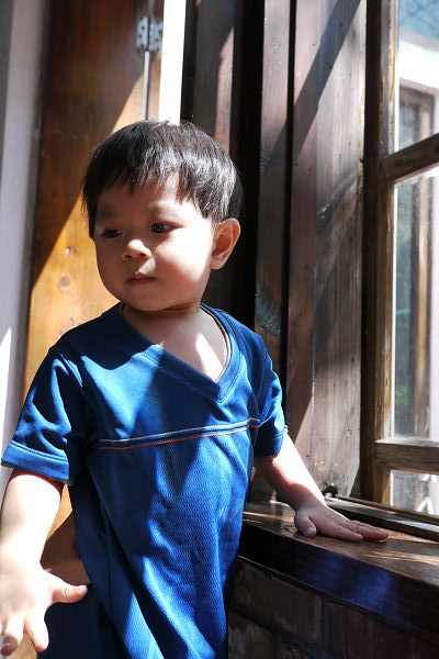 2010.09.03-媽咪說穿這件衣服好像是在踢世足