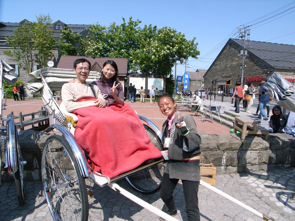 坐上明治時代的人力車