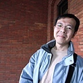 牆上的磚不像台灣是交錯著