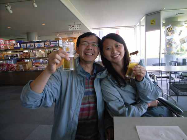 為此又多買了幾罐北海道限定的SAPPORO啤酒...@@