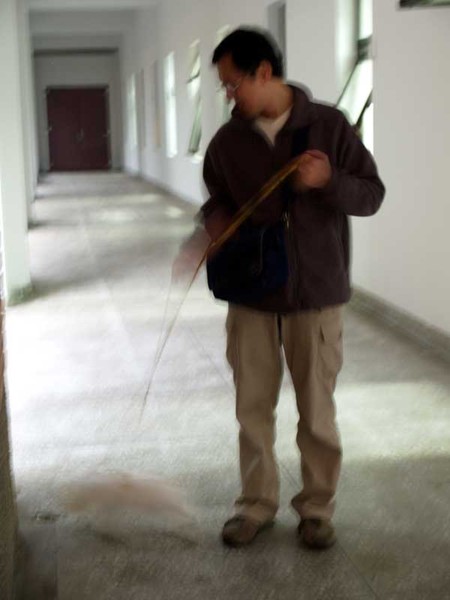 來到藝術大學當然得來張藝術照..哈~晃到的