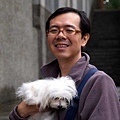 被爸爸抱到都累攤了~