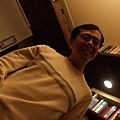爸比也歪頭裝可愛