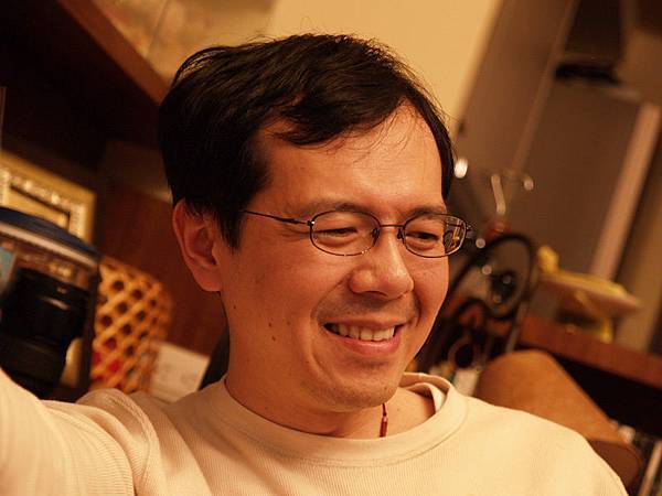 爸比的笑容都好靦腆喔