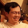 爸比的笑容都好靦腆喔