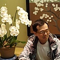 仿古人沈思中...