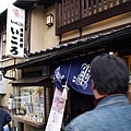 PA273135-a.jpg