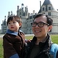 2011.03.28-法國的城堡真的都好壯觀喔...瞧，這張像不像有兩位王子在拍照呀~呵...