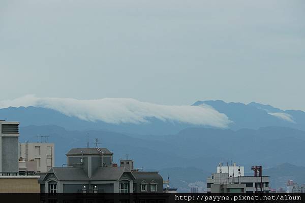 2011.10.10--我家窗戶看出去還有雲海耶....