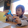 2011.10.23--我來示範一下餐具的食用方法吧.....