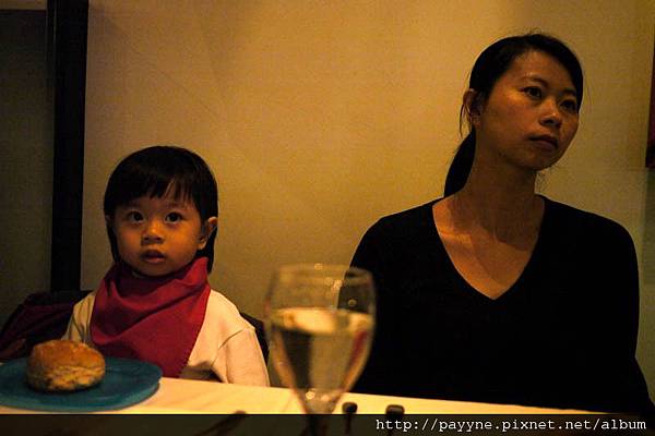 20111125-媽咪請學弟特地從台東買風車過來...順道到他們公司附近吃飯....