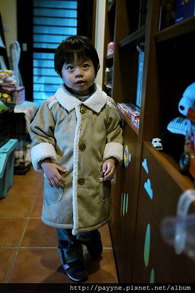 2012.03.10--過年期間到東京新添購的時尚外套....這天第一次穿，如何？是型男吧??