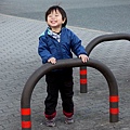2012.04.07-導遊小玲阿姨又帶我們來到西公園，說要看更多的櫻花....結果同團的人個個大叫「別看啦，改去購物吧!!」看來大家真的都看膩了~~