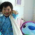 2012.04.20-假日起床總是笑咪咪的（爸比說那為何平日起來總是哭哭臉??）